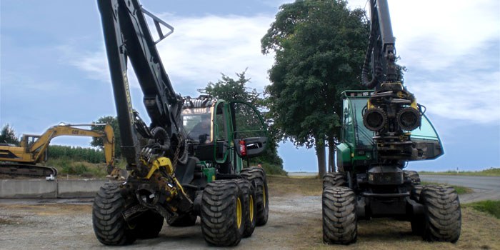 Lohnunternehmen-Harvesterarbeiten